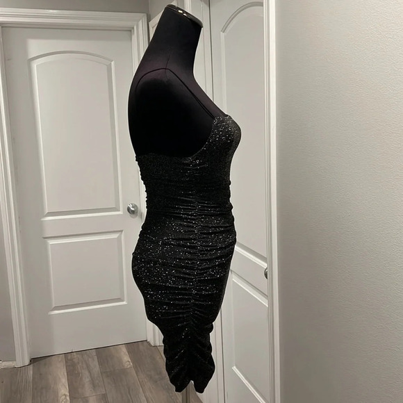 New*Princess Polly Black Simmering Ruched Bodycon Mini Dress 6 - Picture 4 of 15